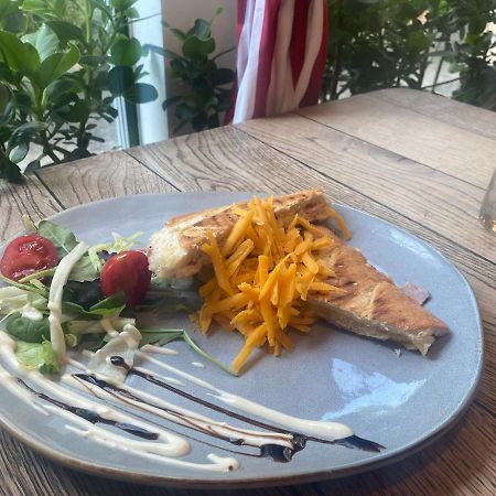부다페스트 Ejjeli Bagoly Etterem Es Panzio B&B 외부 사진