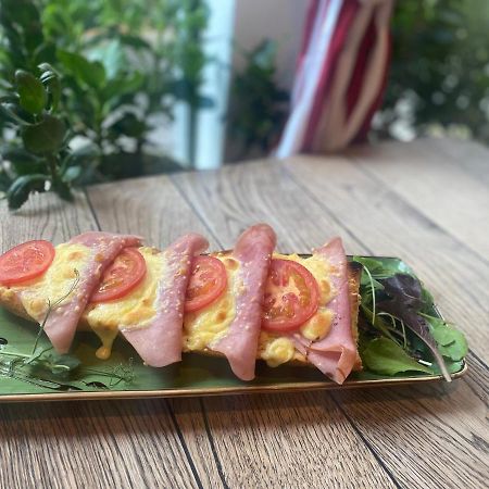 부다페스트 Ejjeli Bagoly Etterem Es Panzio B&B 외부 사진