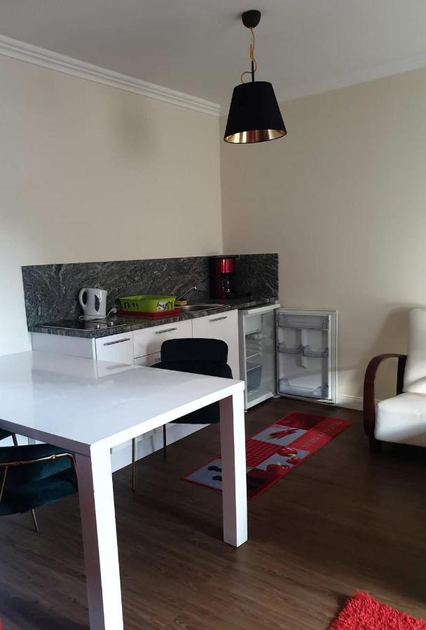 부다페스트 Ejjeli Bagoly Etterem Es Panzio B&B 외부 사진